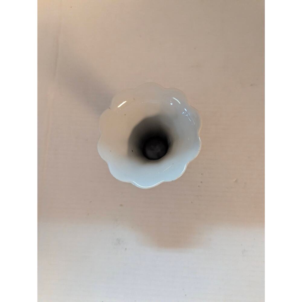 Vintage Blue and White Porcelain Flared Scalloped Trumpet Vase Thailand 6.25" - Picture 6 of 11